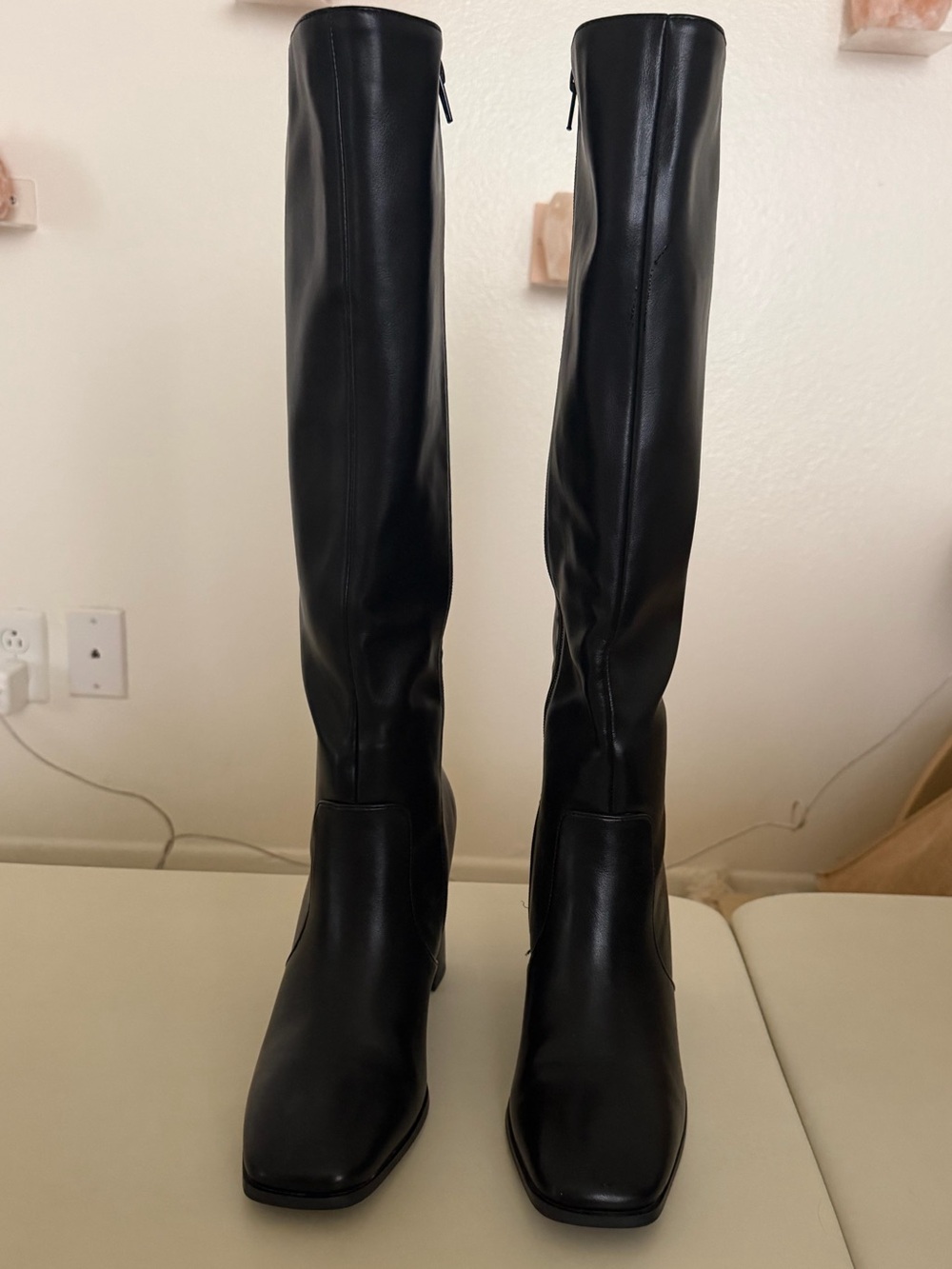 Black Tall Knee-High Boots - Classic Women's Riding Style